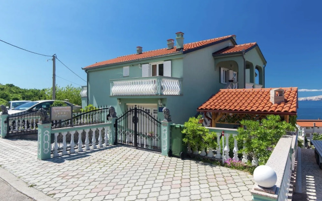 Adorable Home With Swimming Pool and sea View