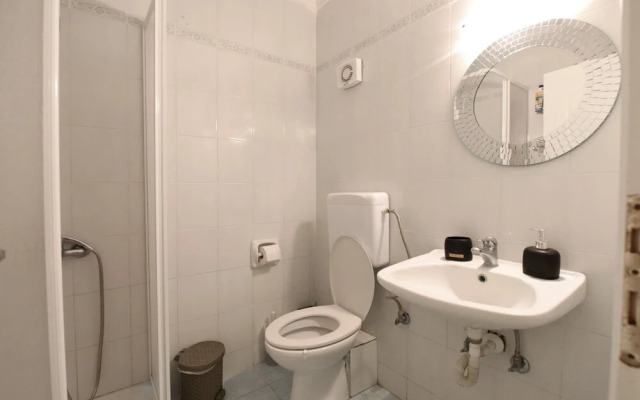 Demi Maisonette