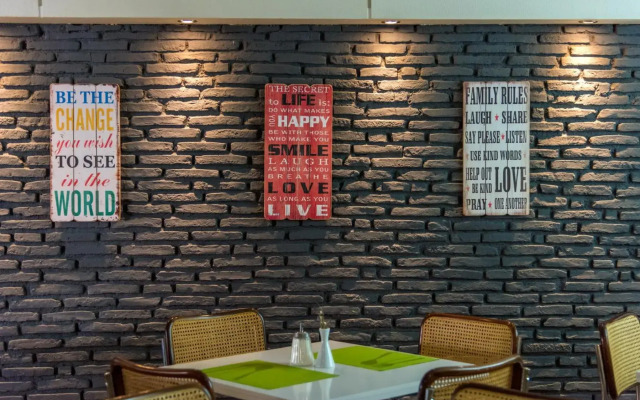 Alexios Inn Hotel