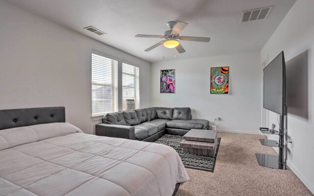 Spacious Denver Townhome Near Central Park!