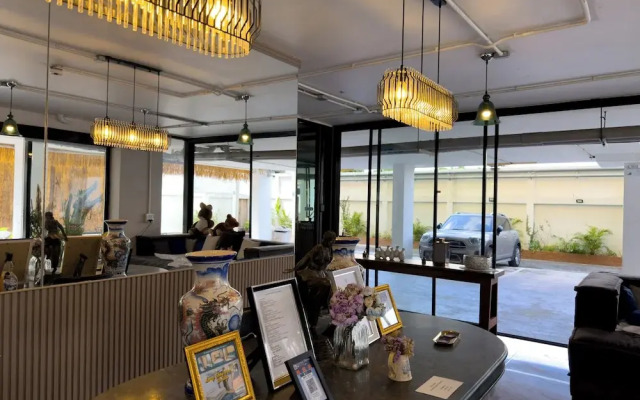 Breezewood Bangkok Hotel