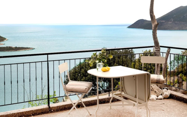 Unique Hideaway with Serene Panoramic views