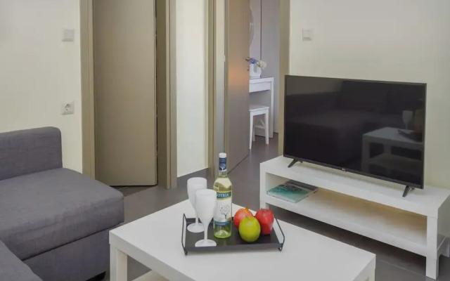 Fresh 1 Bd Apt with Patio in Heraklion