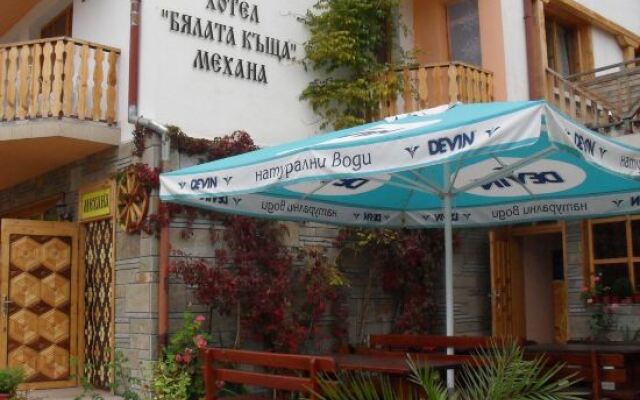 Family Hotel Byalata Kashta