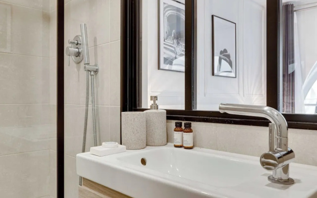 Amazing Historical Parisien Apartment Next TO Louvre Area ! - 1