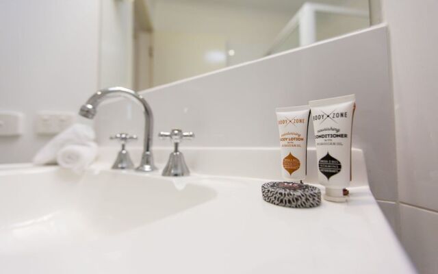 Fox on the Run - Motel Kilmore