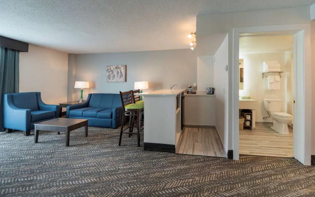 Plaza Hotel and Suites