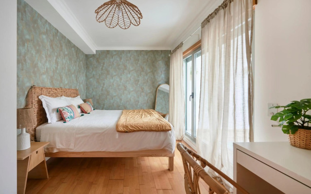 Apartment with Private Terrace & Car Garage