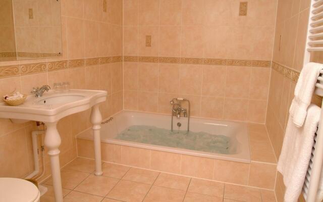 Esseborne Manor Hotel