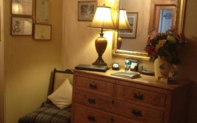 Whitehouse Country House
