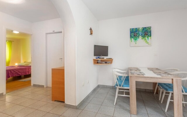 Amazing Home in Malinska With Wifi and 2 Bedrooms