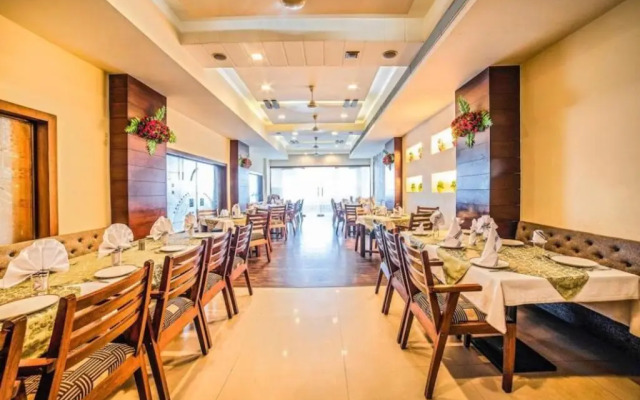 OYO Premium AB Road Bhavarkuan