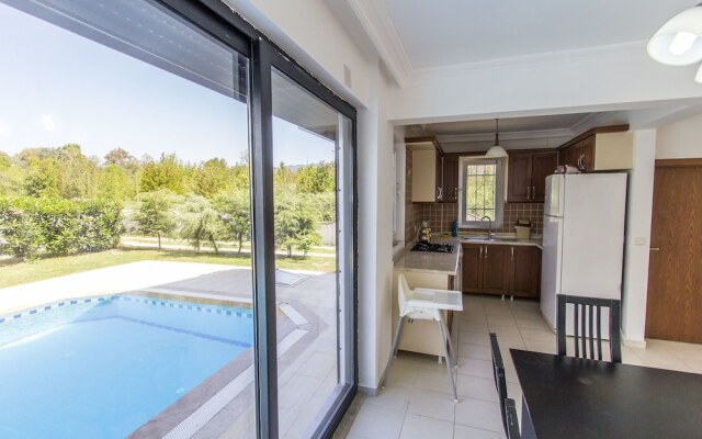 Villa Serra by Villamnet