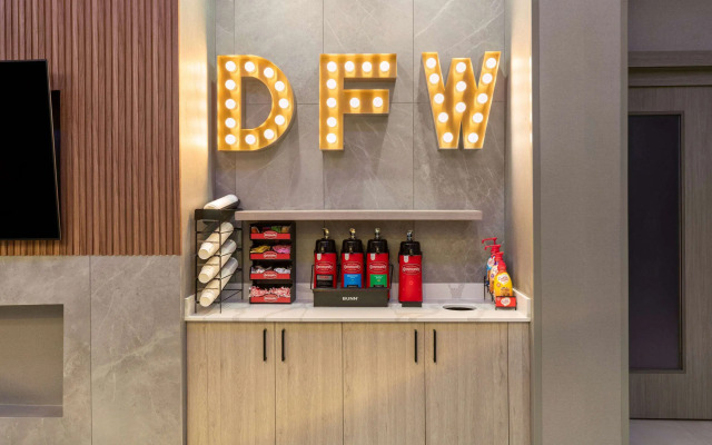 La Quinta Inn & Suites by Wyndham DeSoto