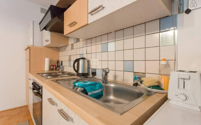 Relaxing Terrace Apartment in Lively Area