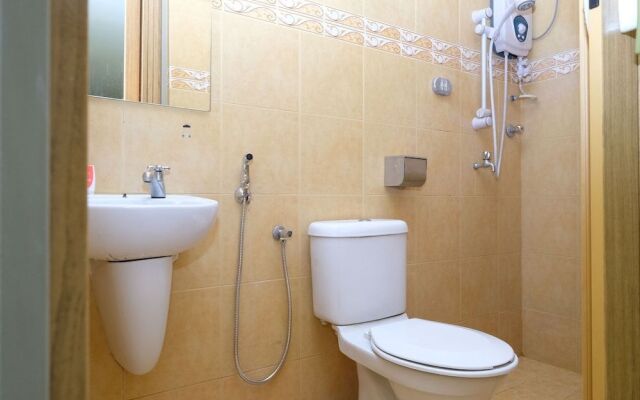 OYO 89352 Golden Terminal Lodge