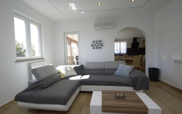 House Eric Paolo Pula