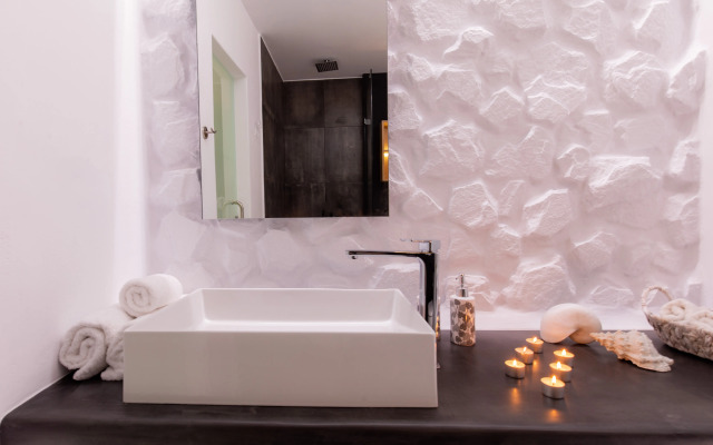 Arco Naxos Luxury Apartments