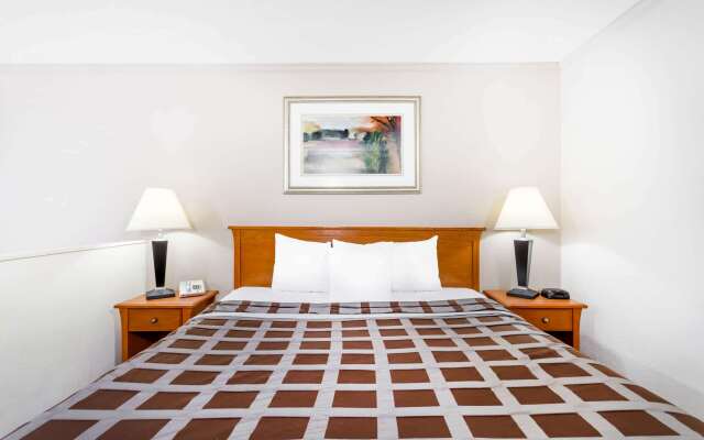 Days Inn by Wyndham Manning