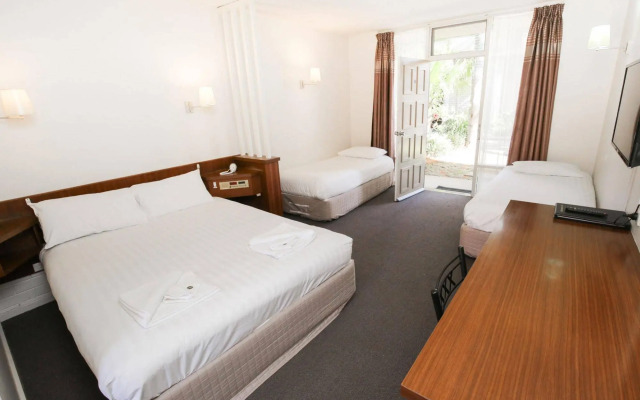 Sandors Motor Inn