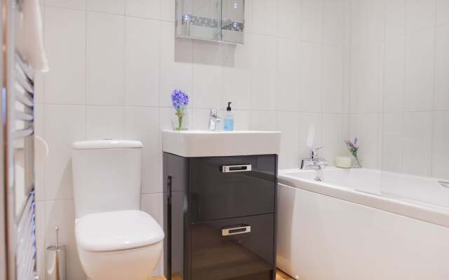 Henge House - Bluestone Apartment
