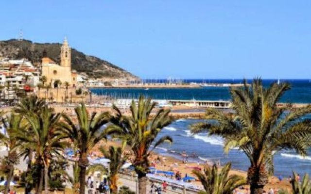 Hola! - Sitges by the beach
