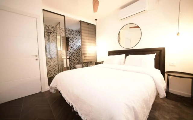 Z32 Luxury Boutique Apartments