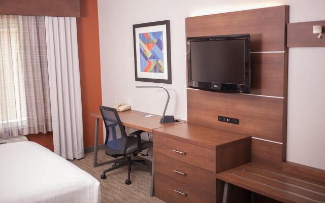 Holiday Inn Express Hotel & Suites, an IHG Hotel