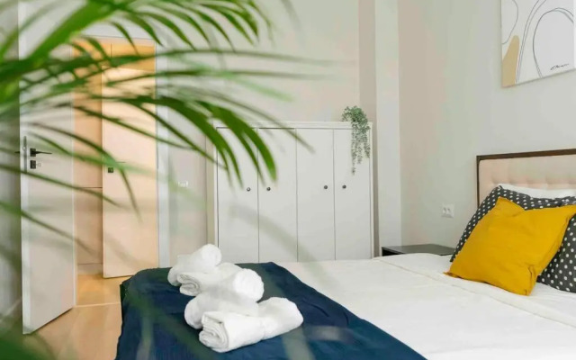 Sunny 2BR Flat-Top Location-Amazing Views