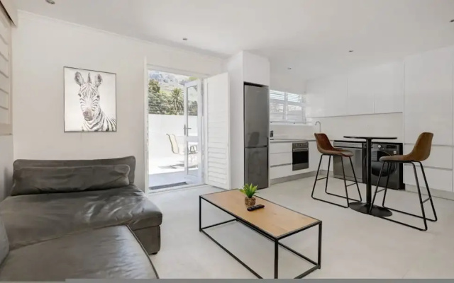 Spacious One Bed Table Mountain Views