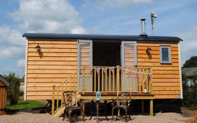 The Little John Petite Cosy Cabin At Fairview Farm Nottingham Set In 88 Acres