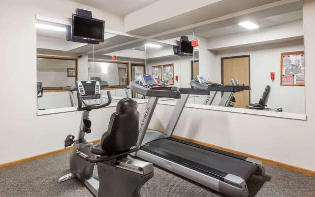 Super 8 by Wyndham Monroe WI