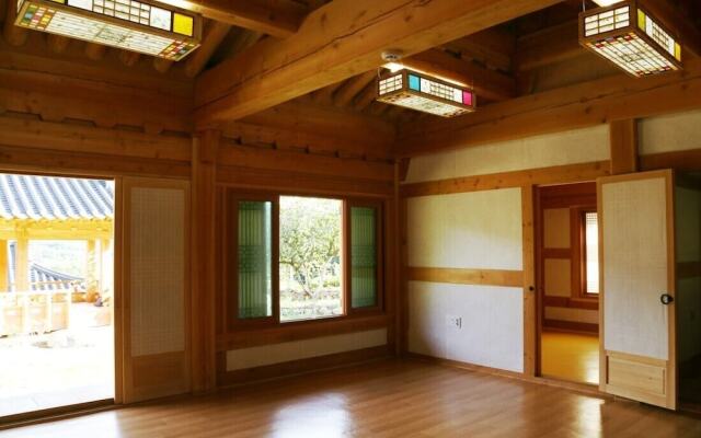 Hadong Todaysun Hanok Pension