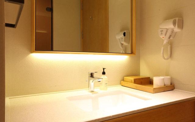 Ji Hotel (Shanghai Fengxian Nanqiao Bus Station)