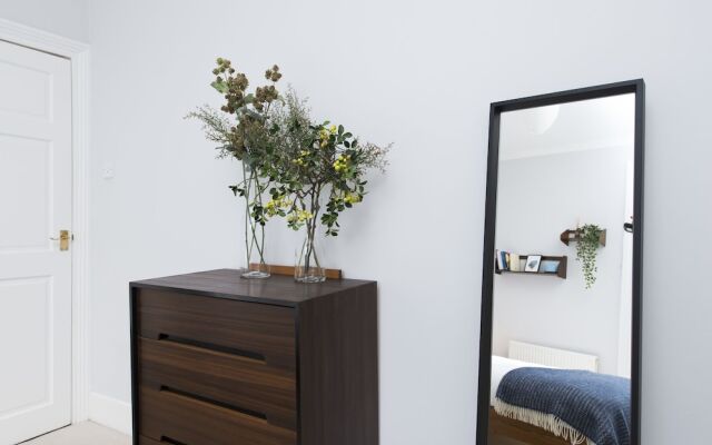 Stylish 2BR Apartment Near Hackney