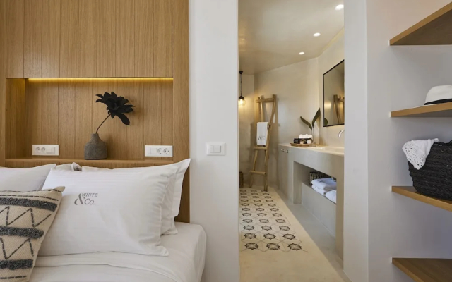 White and Co. La Torre Suites