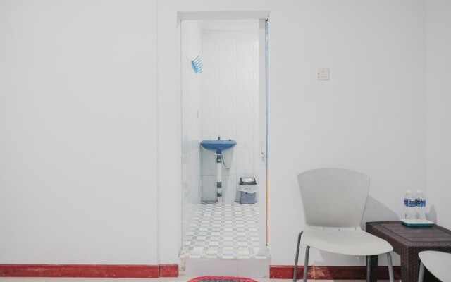 RedDoorz near Nagoya Hill Batam 4