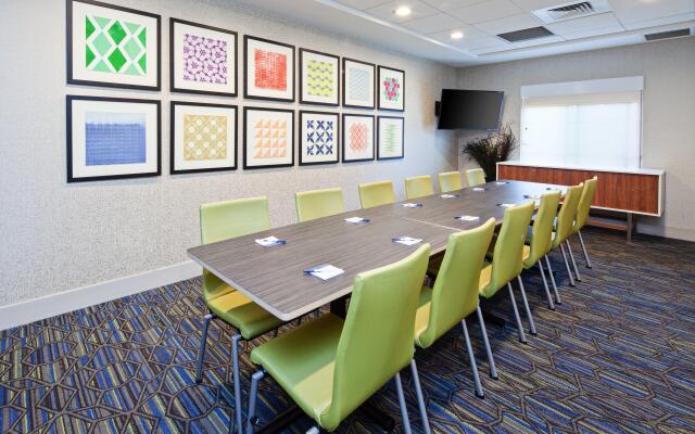 Holiday Inn Express & Suites Clovis-Fresno Area by IHG