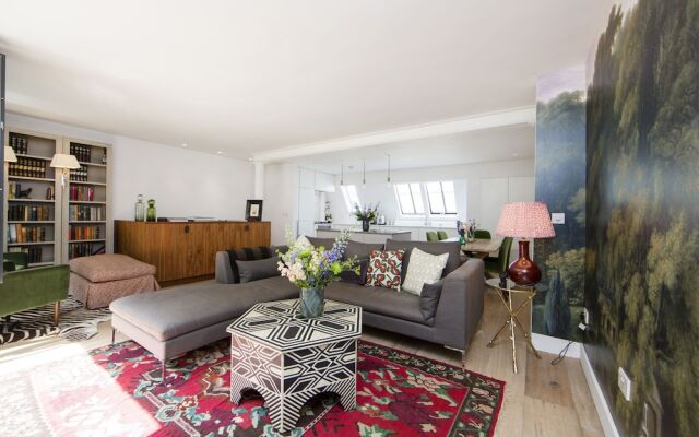 Beautifully Furnished 3 Bedroom 2 Bath Maisonette With Balcony In Bayswater