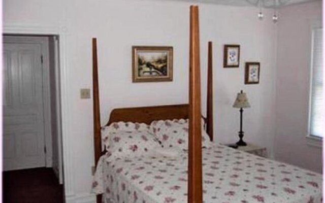 The Alexander Benjamin House Country Lodging
