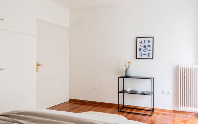 Faliro Sunlit 3BR Apartment