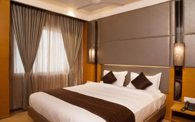 Sri Aadhish Grand Hotel
