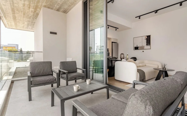 Yamas Urban Living Sequoia Residence