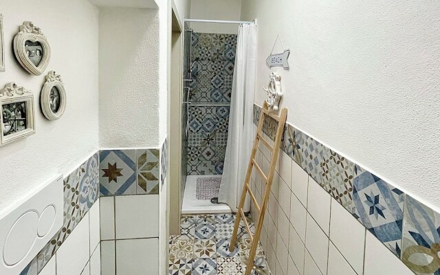 Large, Stunning Studio Apartment, Central Location