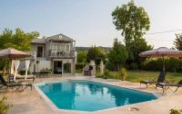 Villa Fivos With Private Pool by Lefkadastay