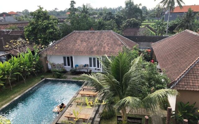 Arta Garden Guest House & Hostel