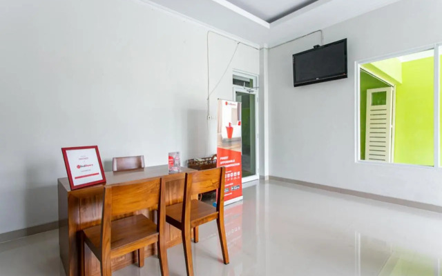 Dhee Har Kostel & Cafe by RedDoorz