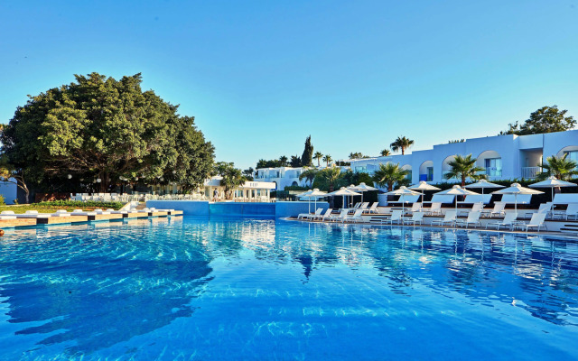So White Club Resort