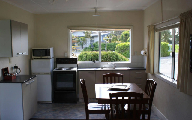 Pohara Beachfront Motel
