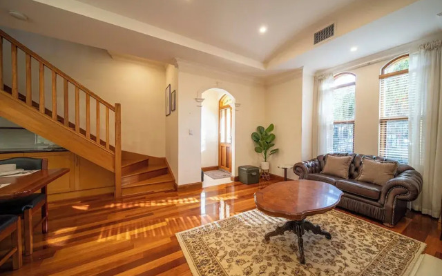 Cozy Home with fireplace 5mins to beach